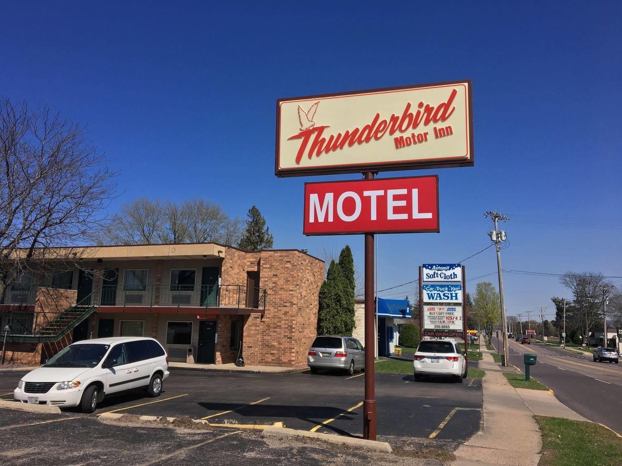 Thunderbird Motor Inn Baraboo Exterior photo